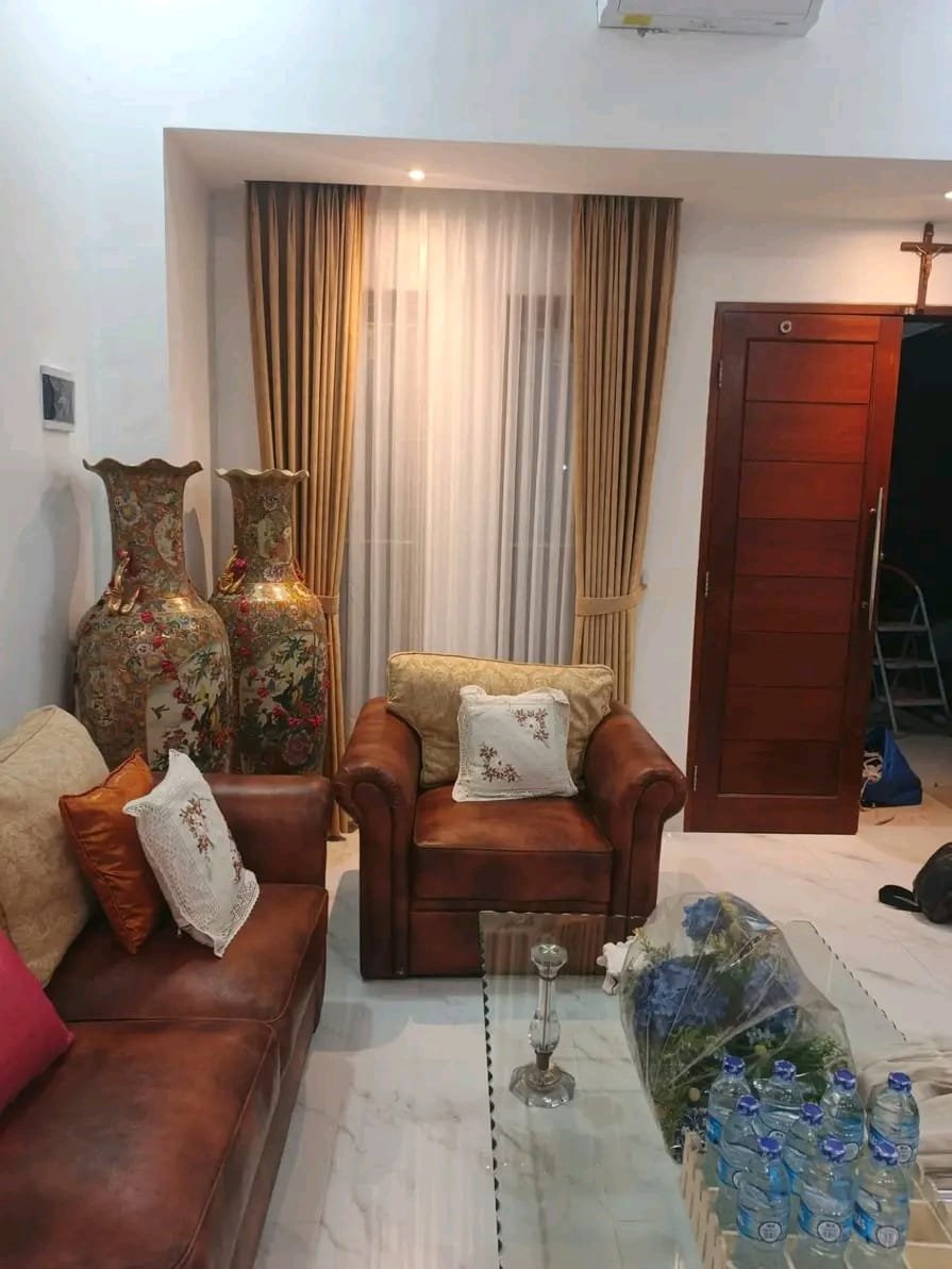 Pemasangan Wallpaper & Interior